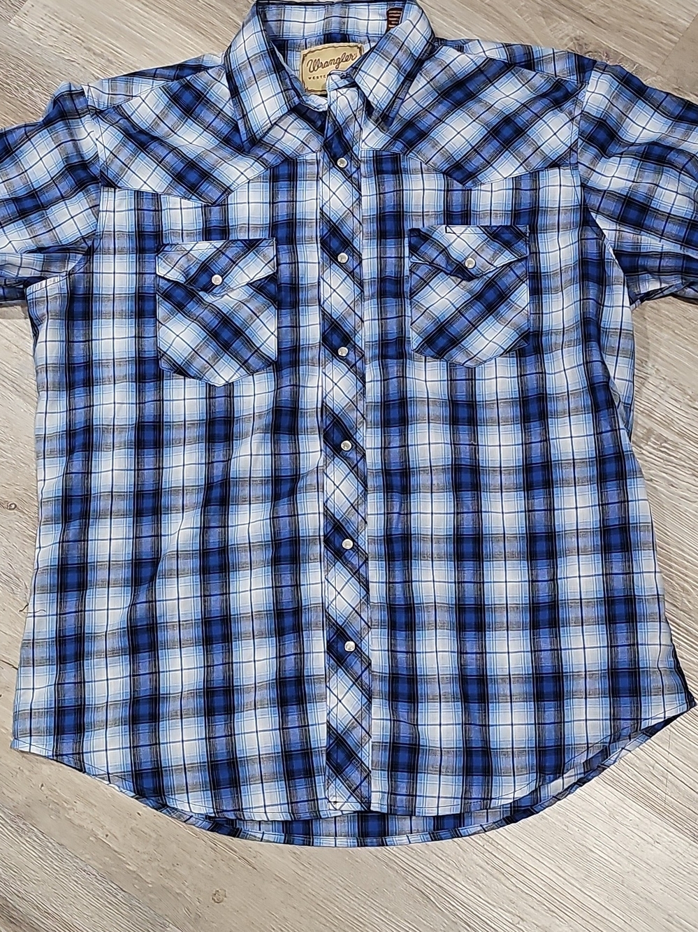 Wrangler Blue and White Plaid Short Sleeve Western Shirt with Pearl Snaps